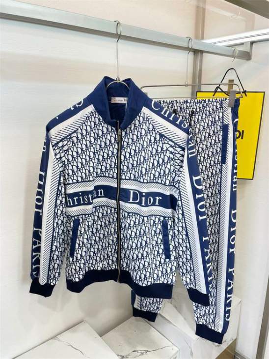 Picture of Dior Sweater Suits _SKUDiorM-3XL12yn18138384